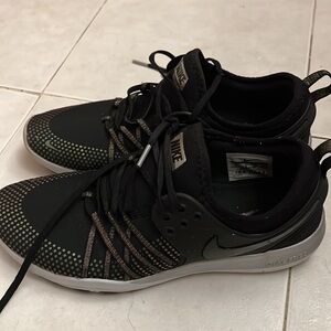 WOMEN Nike sneakers - like new